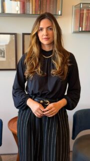Impulsionar conteúdo durante uma campanha eleitoral exige atenção às regras.

Neste vídeo, nossa sócia Gabriela Rohem explica três erros que podem trazer consequências para uma campanha: impulsionar conteúdo negativo contra adversários, deixar de identificar corretamente a propaganda eleitoral e realizar o pagamento do impulsionamento de forma irregular.

Em ano eleitoral, conhecer as regras da propaganda digital é fundamental para uma comunicação segura e responsável.

Assista ao vídeo e compartilhe com quem atua em campanhas eleitorais.