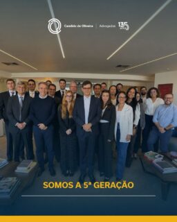 Seguimos apresentando os nomes que fazem parte da nossa 5ª geração.

@lucianacorrea.adv é graduada pela PUC-Rio e especialista em Direito Tributário, Direito Fiscal e Direito Civil Constitucional. Foi aprovada e convocada para o cargo de Defensora Pública da Defensoria Pública do Espírito Santo e é membro do IBDFAM.

@acarlosabreu é graduado pela PUC-Rio, membro da Academia Brasileira de Direito Tributário, onde ocupa a cadeira nº 31, e Vice-Presidente da Associação Brasileira de Direito Financeiro. Também integrou o Comitê Científico da International Fiscal Association entre 2000 e 2010.

@luizguilherme.resende, advogado com mais de 12 anos de experiência, atua principalmente em Direito do Consumidor e Direito Bancário e Financeiro, assessorando empresas em demandas consultivas e contenciosas. É pós-graduado em Direito Bancário e Mercado Financeiro e Direito do Consumidor, além de possuir MBA em Direito: Gestão e Business Law pela FGV.

Três trajetórias que somam diferentes experiências e perspectivas ao repertório do Candido de Oliveira Advogados.
Há 135 anos, nossa história é construída por pessoas. E continua.